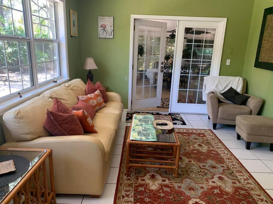 One Bed Near Beaches And Downtown Holiday home *