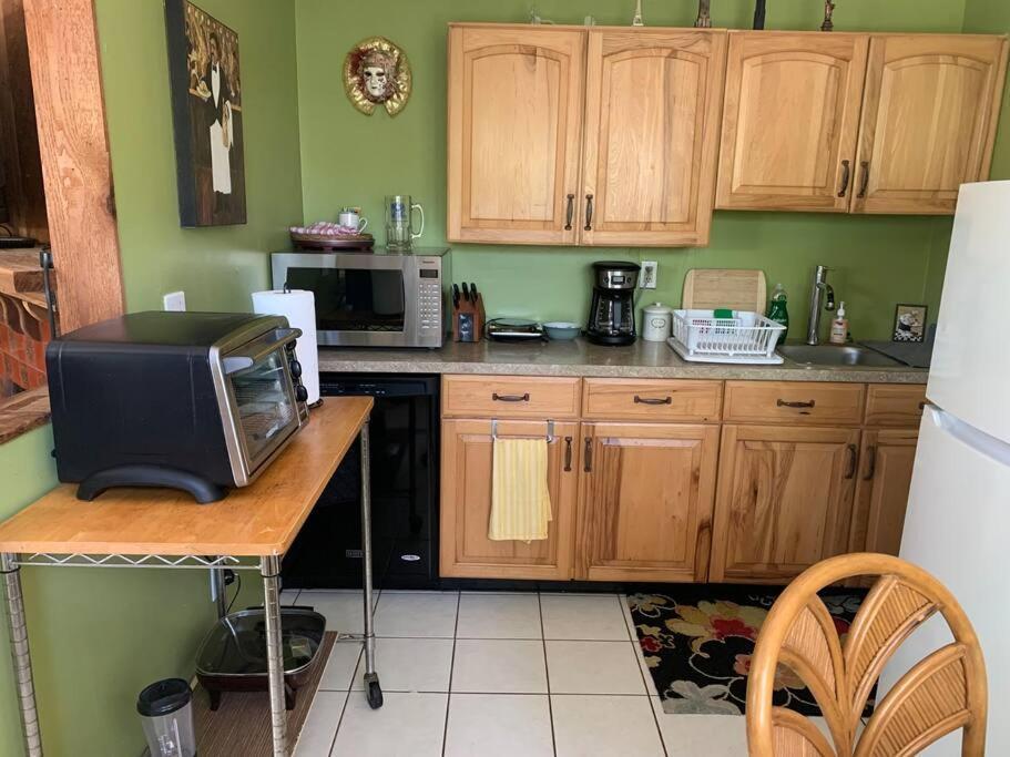 One Bed Near Beaches And Downtown Holiday home
