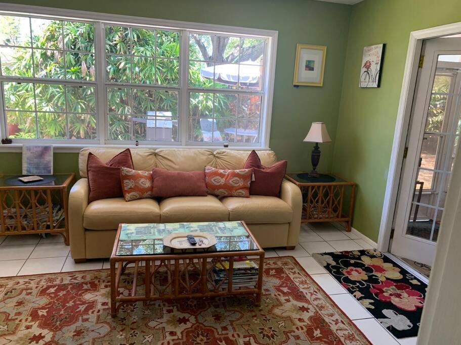 One Bed Near Beaches And Downtown Holiday home *
