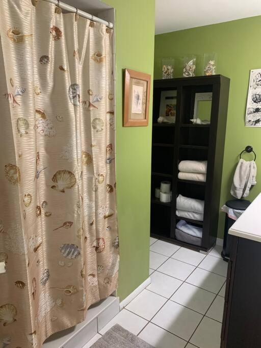 One Bed Near Beaches And Downtown *