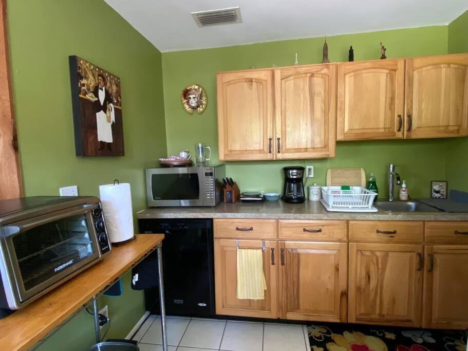 One Bed Near Beaches And Downtown Holiday home