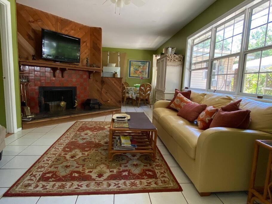 One Bed Near Beaches And Downtown *