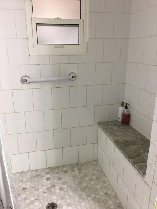 Holiday home One Bed Near Beaches And Downtown