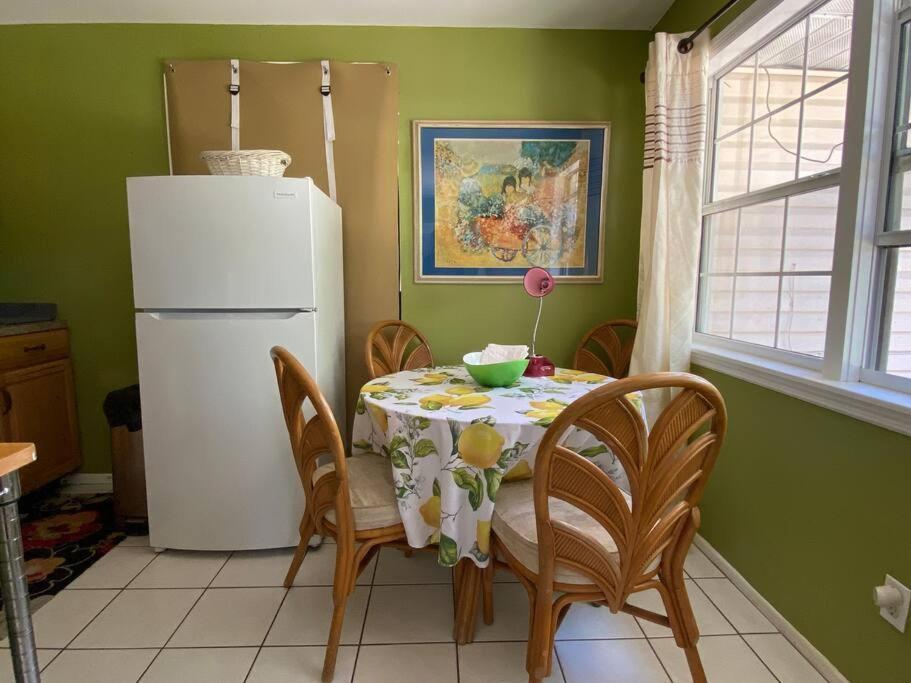 One Bed Near Beaches And Downtown Holiday home Sarasota