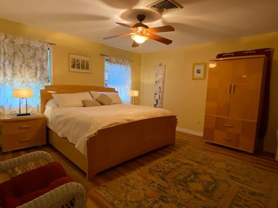 One Bed Near Beaches And Downtown Holiday home Sarasota