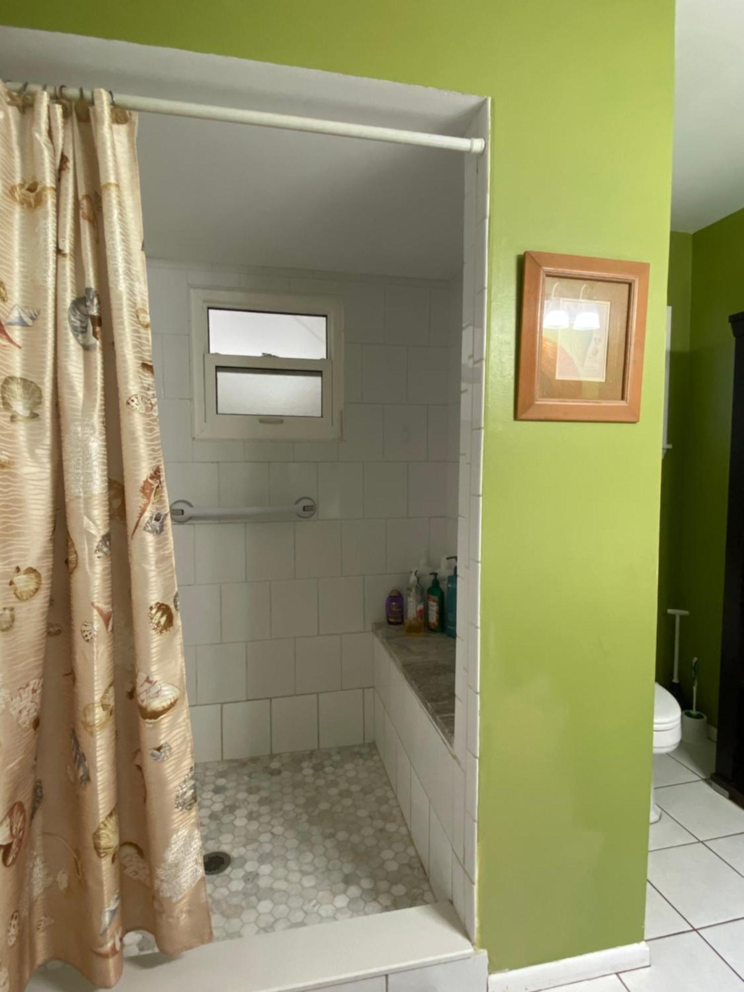 One Bed Near Beaches And Downtown Holiday home